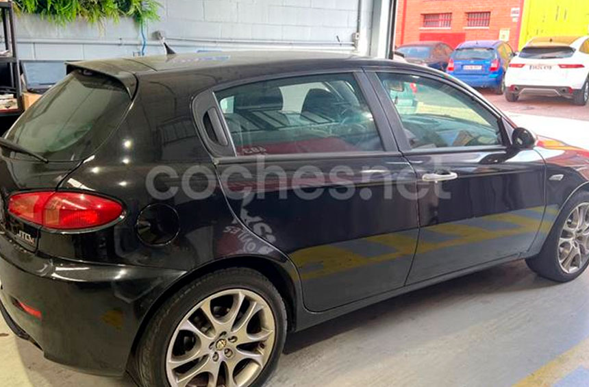 ALFA ROMEO 147 1.9 JTD Collezione - Imagen 4